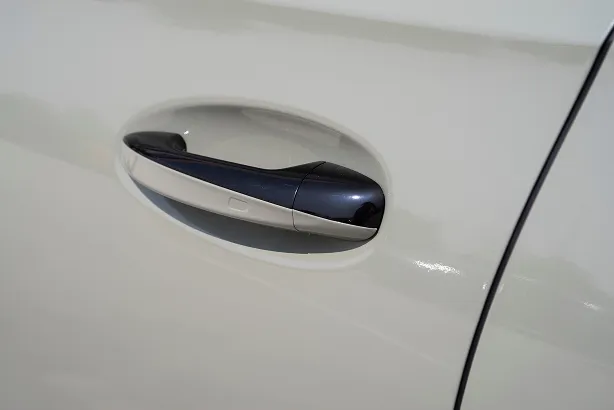 Červené auto v showroomu - Wrapstyle Trenčín