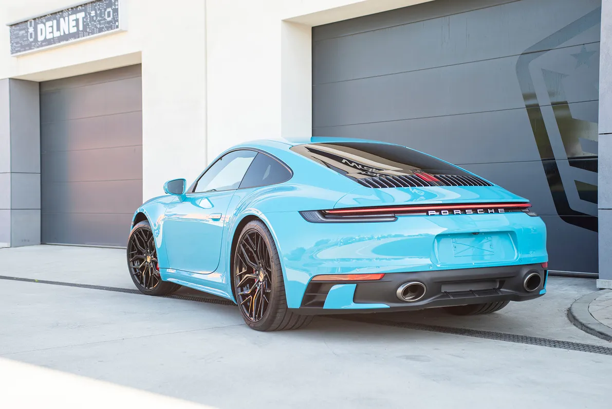 Porsche před garáží - Wrapstyle Trenčín